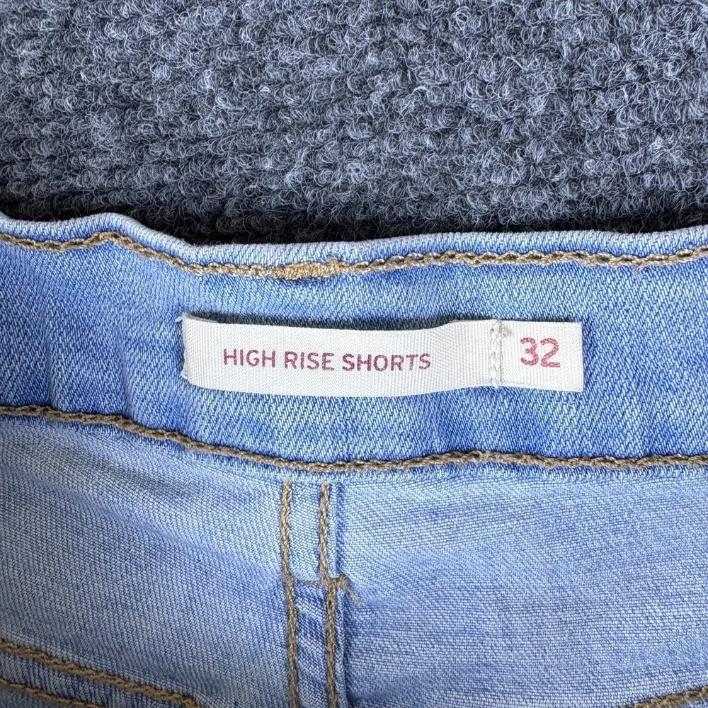 Levi's Cut Off Shorts Womens 32x3 Blue Light Wash Denim Cotton Stretch High Rise
